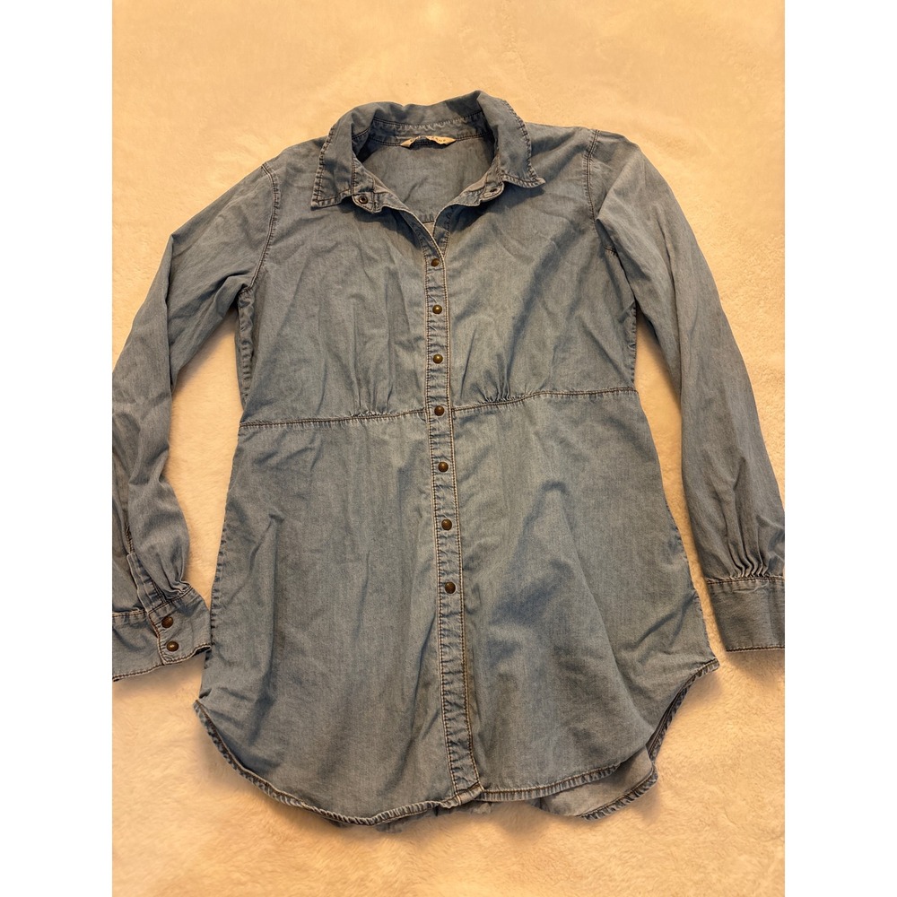 Cabi Jeans Women Light Wash Denim Empire Waist Snap Front Long Sleeve Shirt